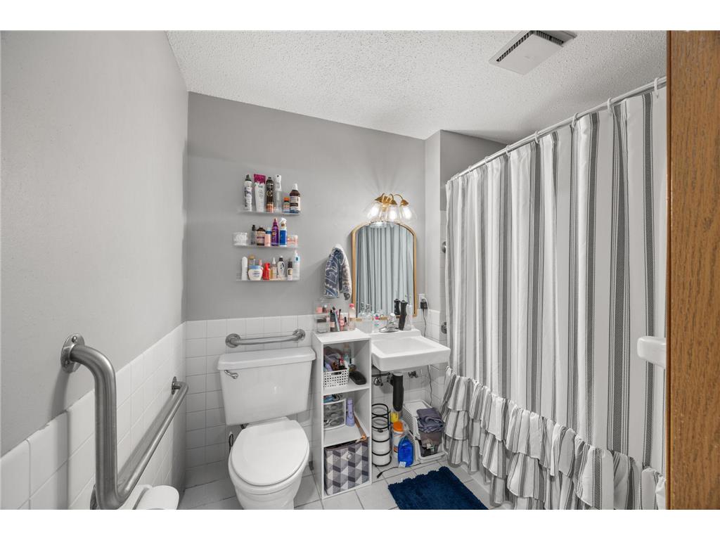 4 Pine Tree Drive #212 Arden Hills MN 55112 7084643 image10