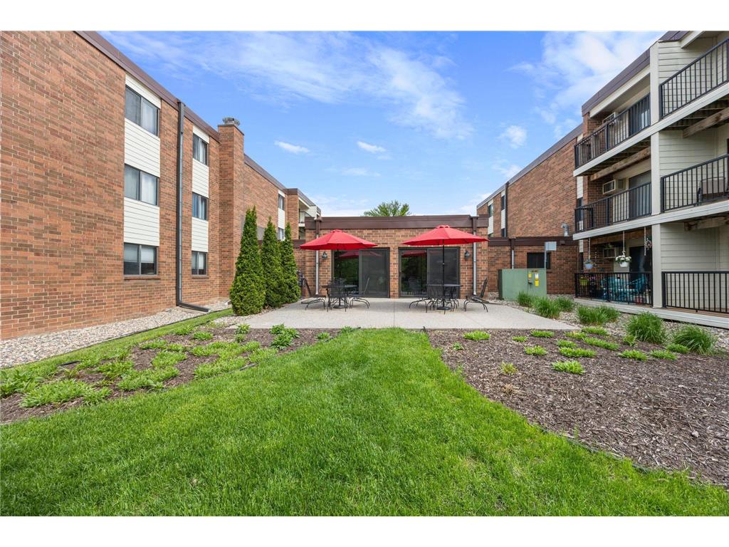 4 Pine Tree Drive #212 Arden Hills MN 55112 7084643 image17