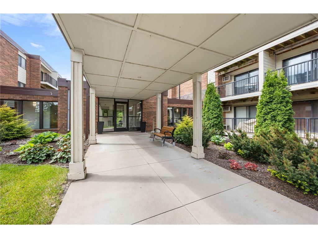 4 Pine Tree Drive #212 Arden Hills MN 55112 7084643 image18