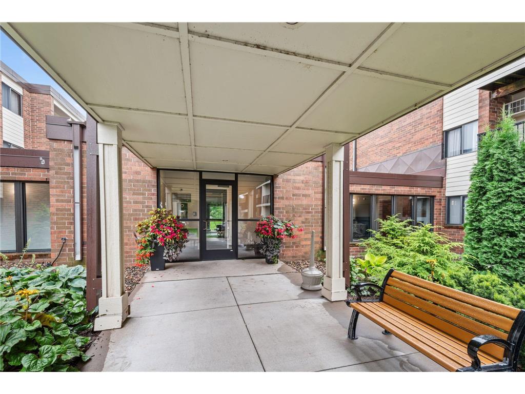 4 Pine Tree Drive #223 Arden Hills MN 55112 6826319 image3