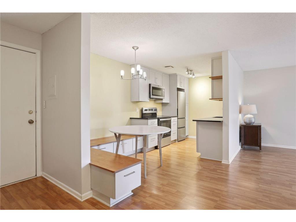 4 Pine Tree Drive #227 Arden Hills MN 55112 6435737 image1