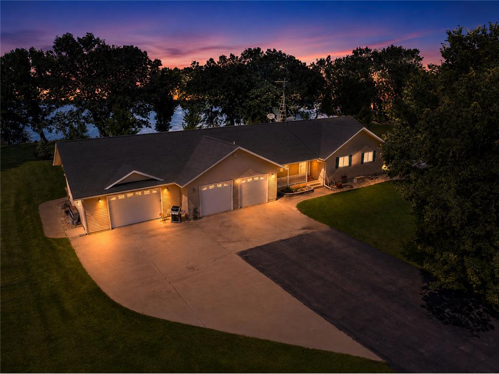 4 S Fox Lake Drive E Manyaska Twp MN 56171 - Fox 7071856 image1
