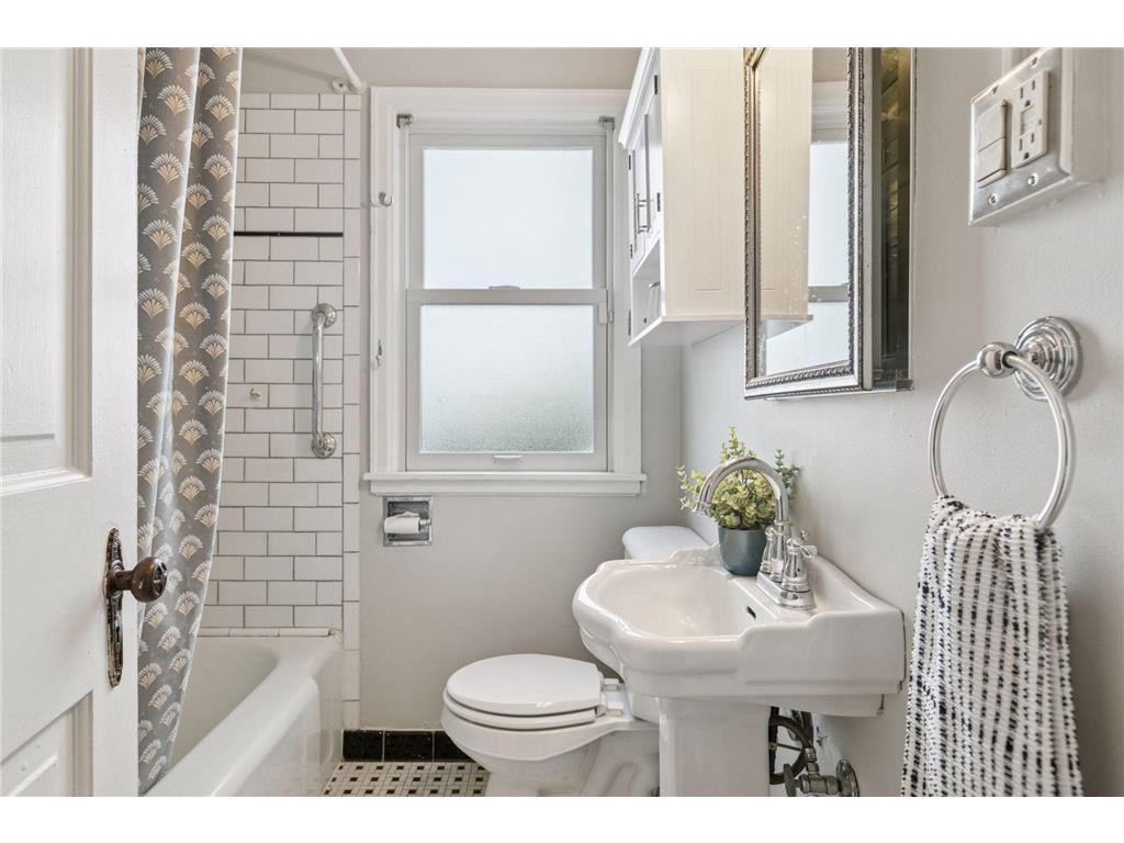 40 Penn Avenue S Minneapolis MN 55405 7015950 image17