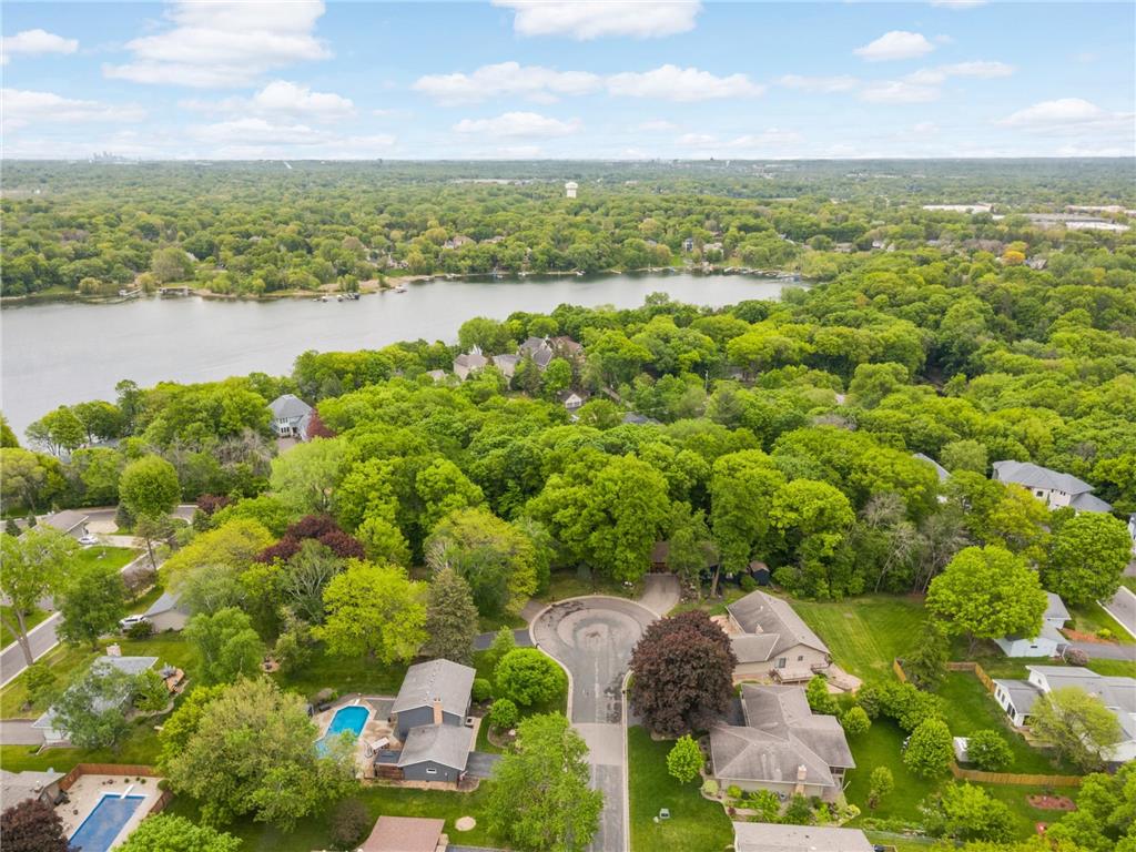 400 Cimarron Circle Chanhassen MN 55317 - Lotus Lake 7061895 image2