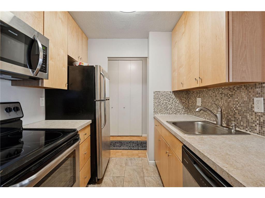 400 Groveland Avenue #910 Minneapolis MN 55403 6826751 image12