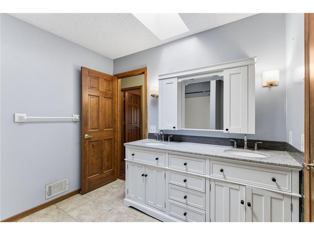 400 Interlachen Road Burnsville MN 55306 7083206 image17