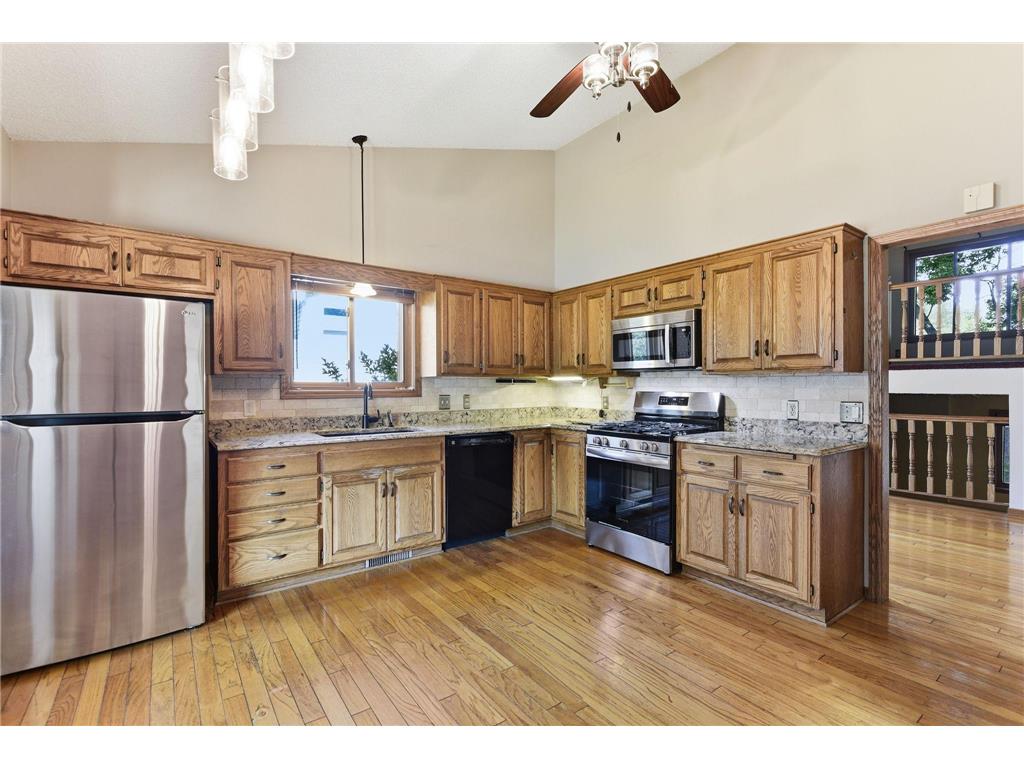 400 Interlachen Road Burnsville MN 55306 7083206 image3