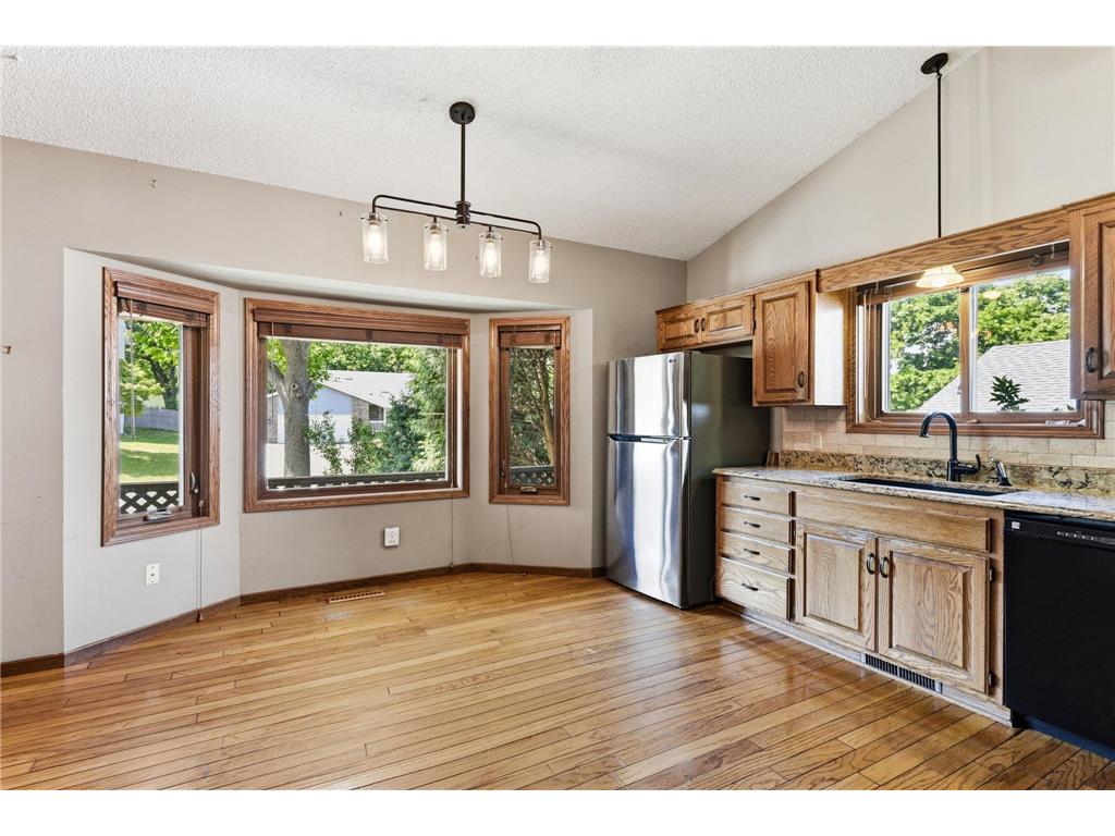 400 Interlachen Road Burnsville MN 55306 7083206 image4