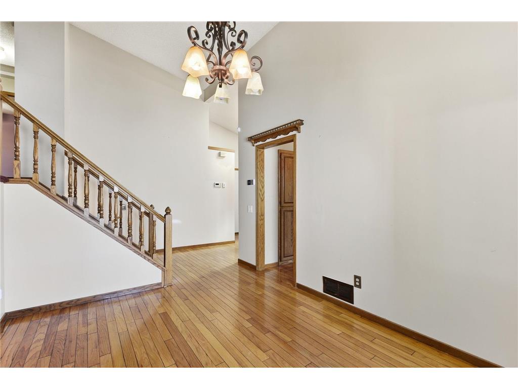 400 Interlachen Road Burnsville MN 55306 7083206 image9