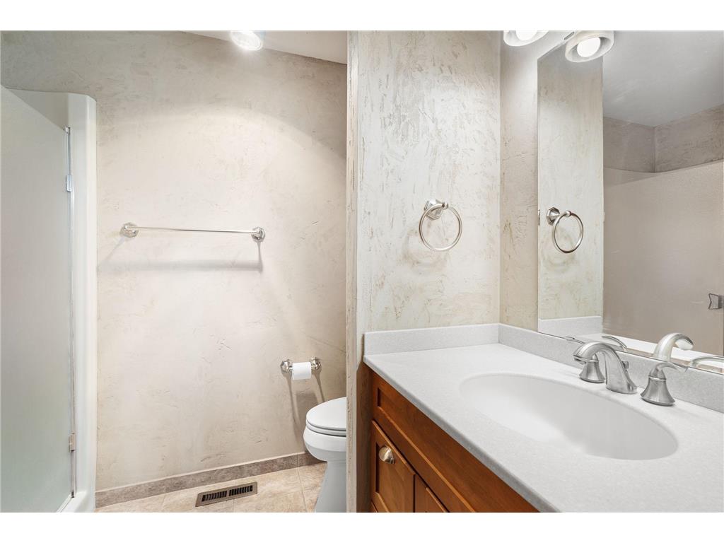 400 Oakland Place NE #9 Austin MN 55912 6826009 image26