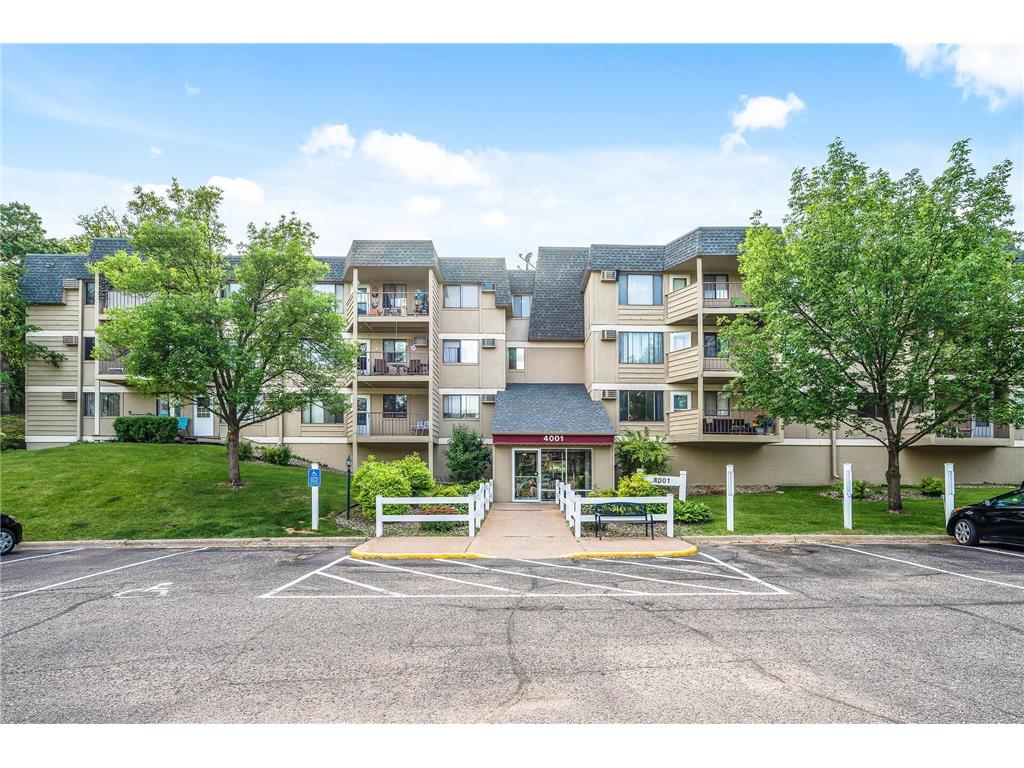 4001 Heritage Hills Drive 105, Bloomington, MN 55437 MLS 6213709