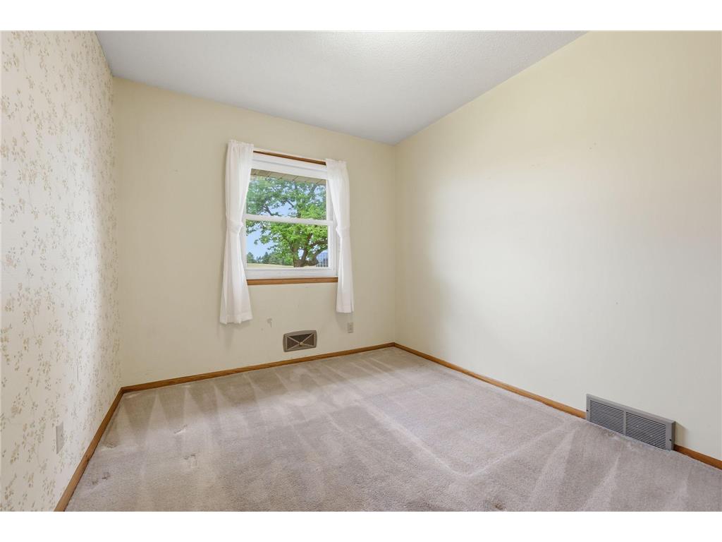 4002 7th Avenue Anoka MN 55303 7089516 image19