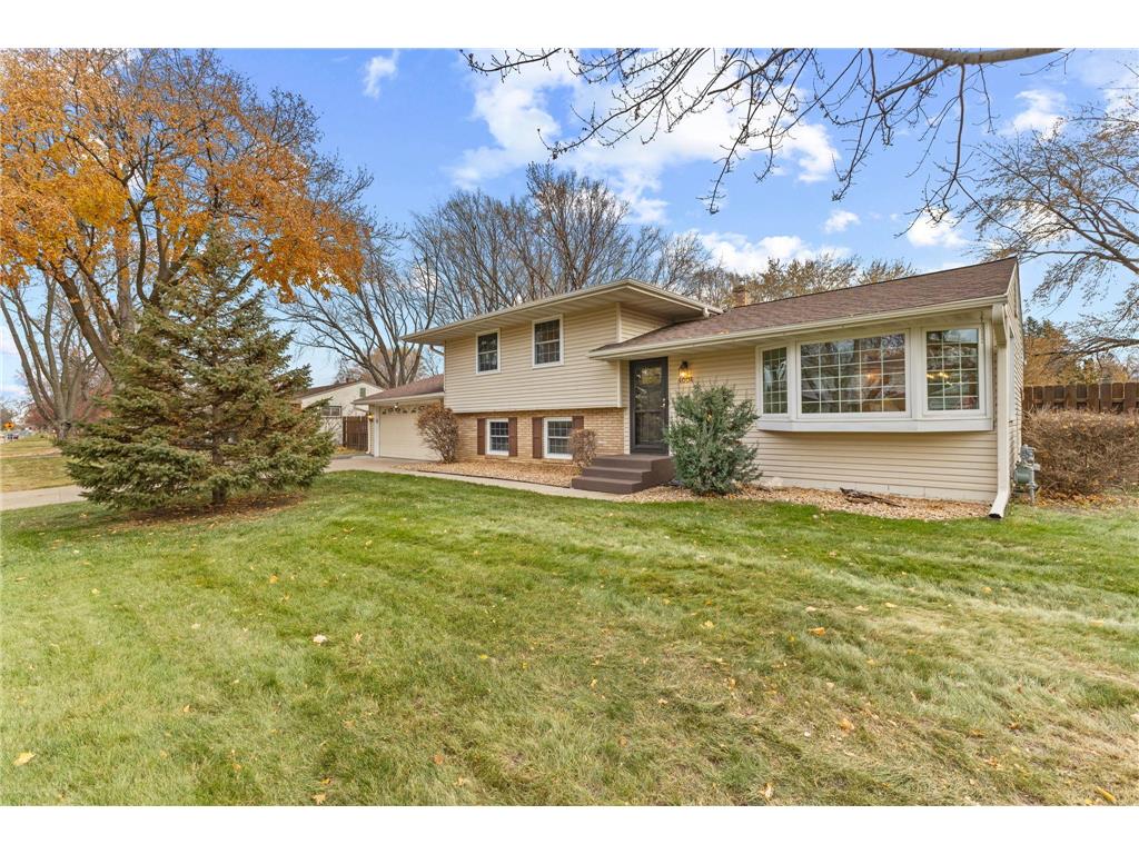 4004 Mcknight Road N White Bear Lake MN 55110 6816445 image1