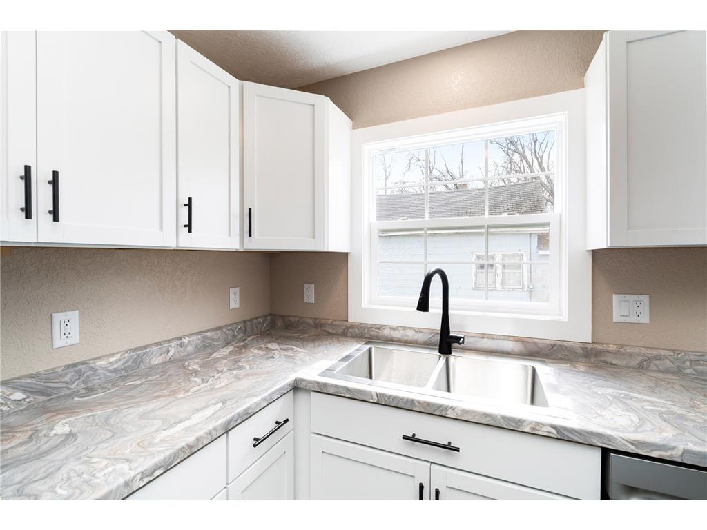 4005 W 9th Street Duluth MN 55807 7070923 image16