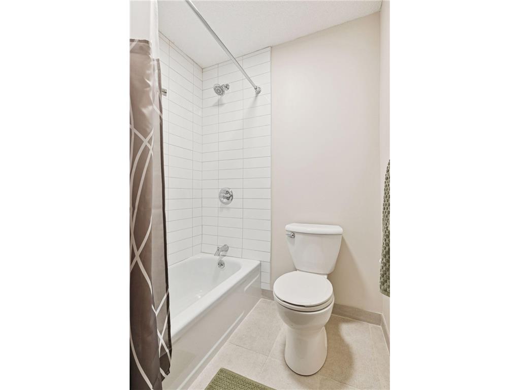 4009 Heritage Hills Drive #202 Bloomington MN 55437 6825925 image17