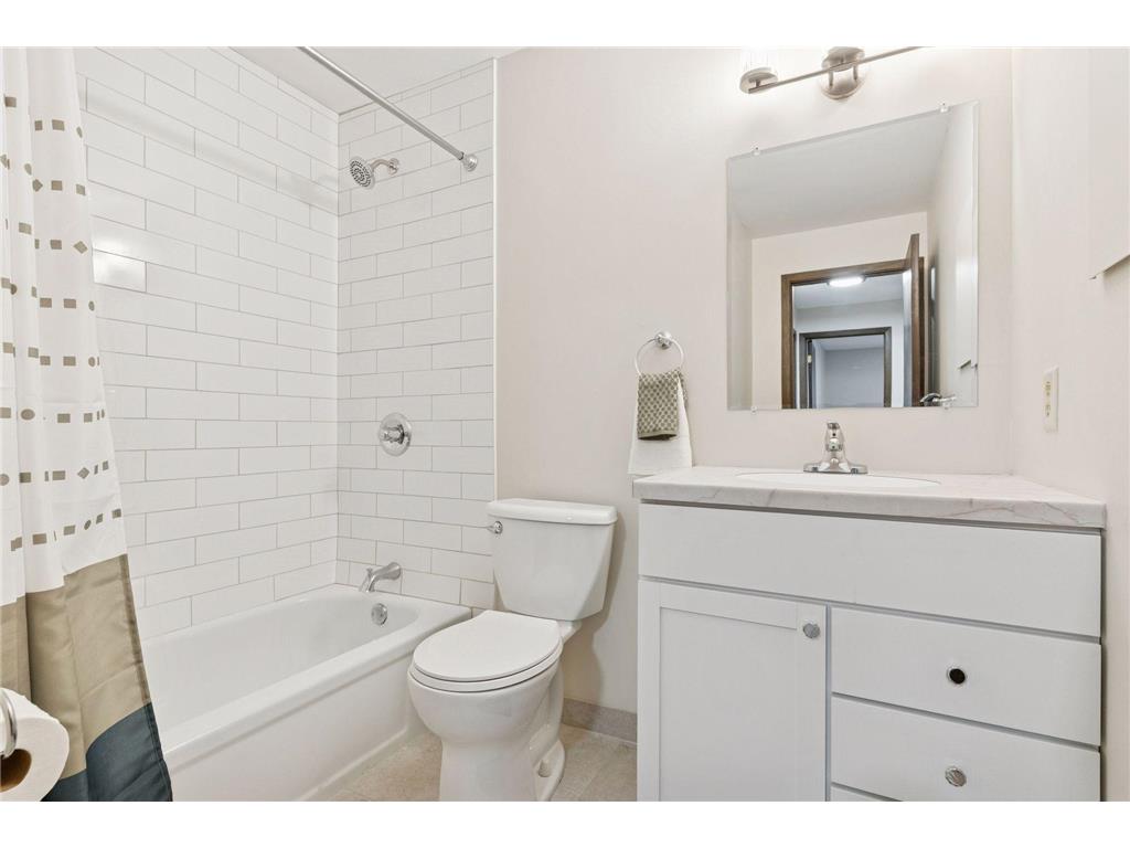 4009 Heritage Hills Drive #202 Bloomington MN 55437 6825925 image20