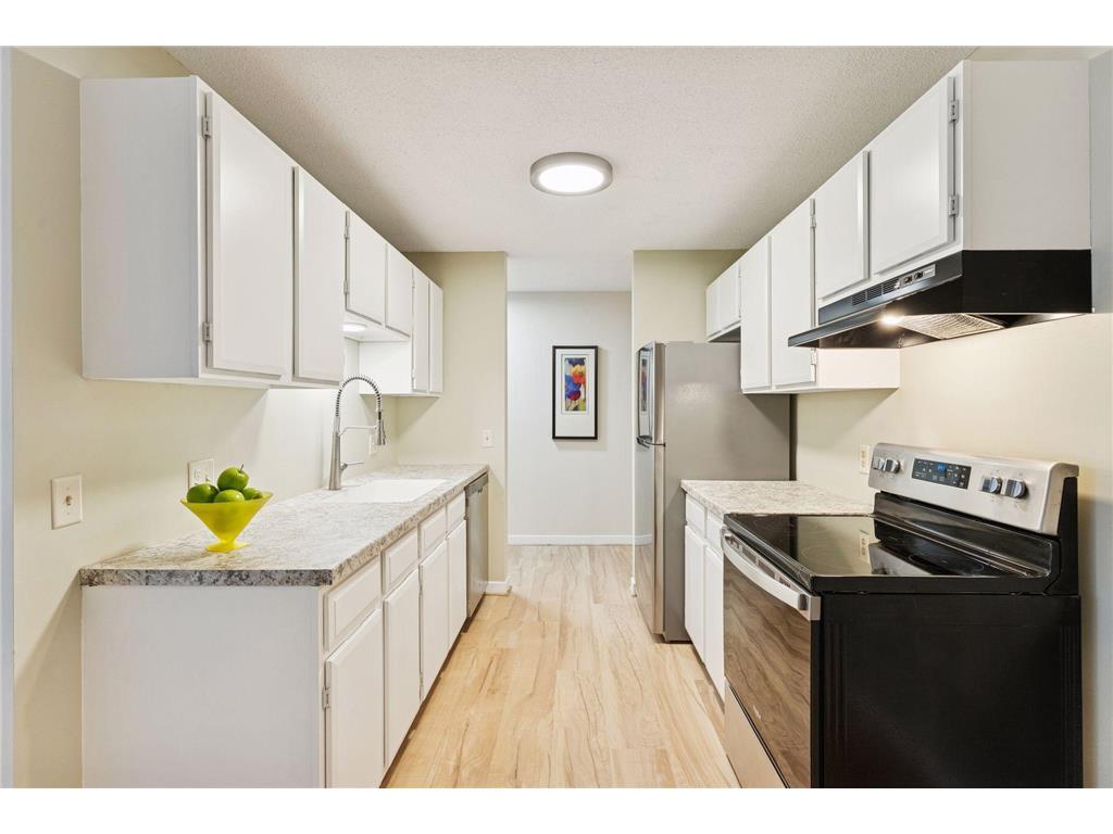 4009 Heritage Hills Drive #202 Bloomington MN 55437 6825925 image5