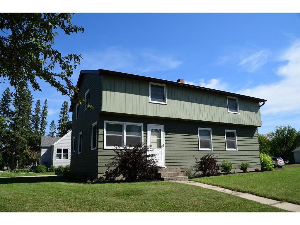 401 Center Street E Roseau MN 56751 7034447 image1