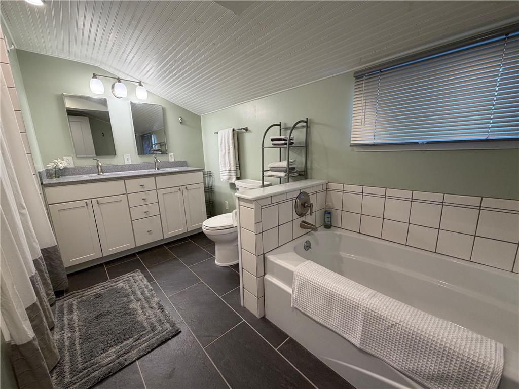 401 Center Street E Roseau MN 56751 7034447 image21