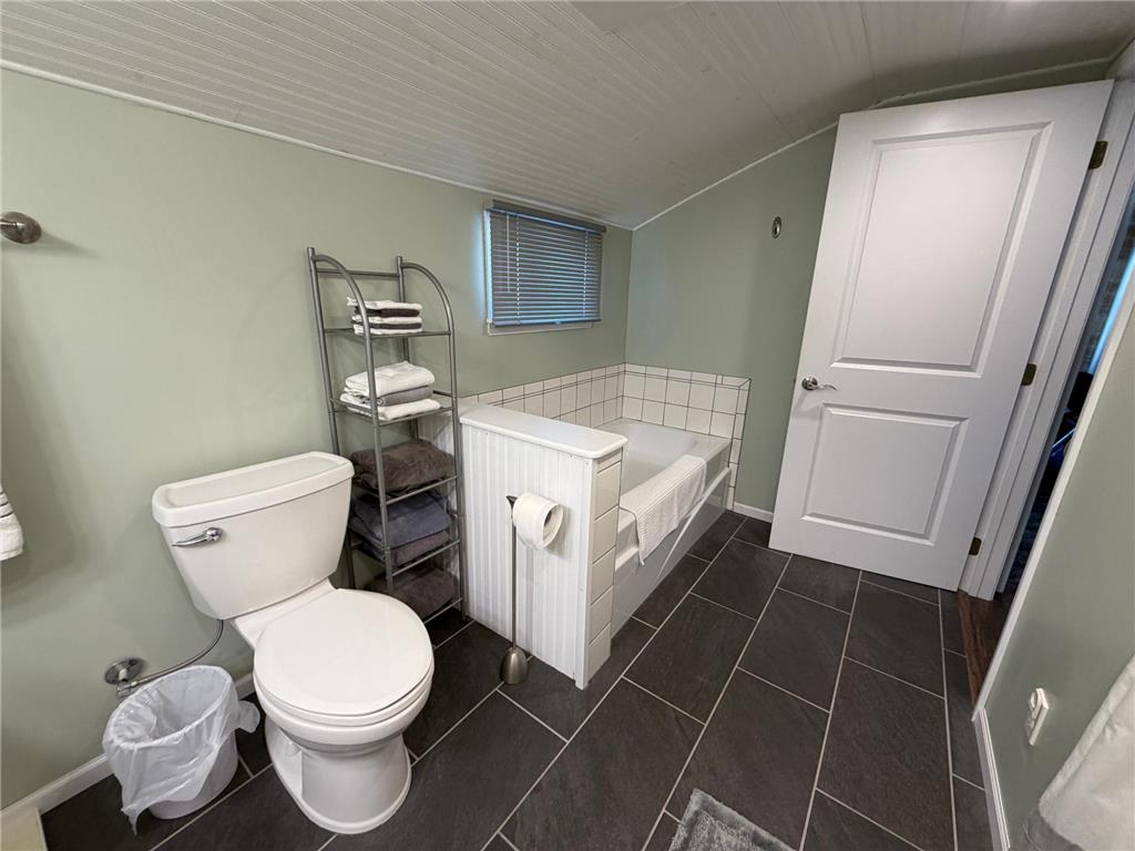 401 Center Street E Roseau MN 56751 7034447 image23