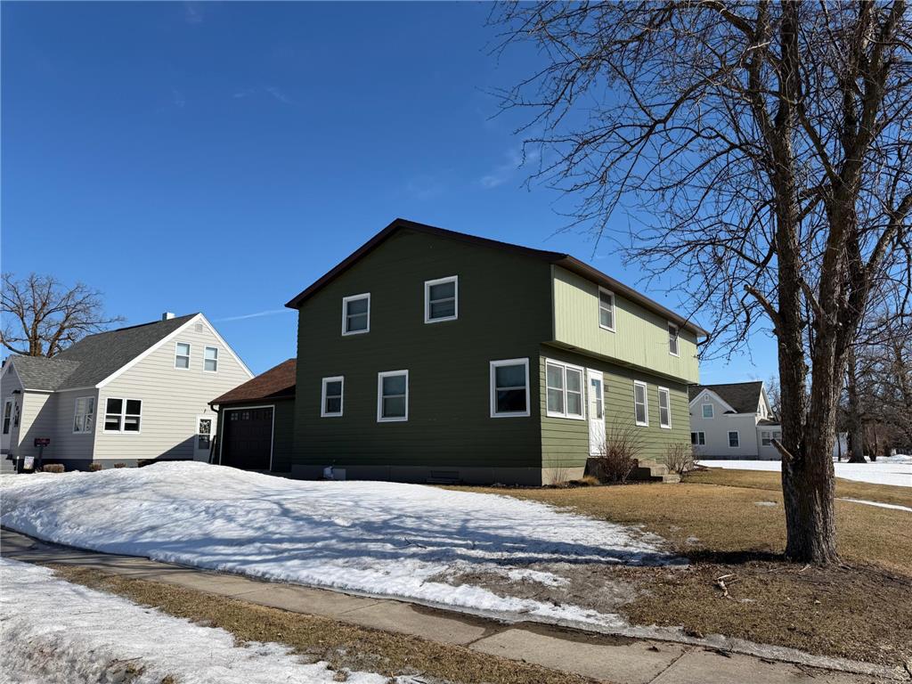 401 Center Street E Roseau MN 56751 7034447 image28