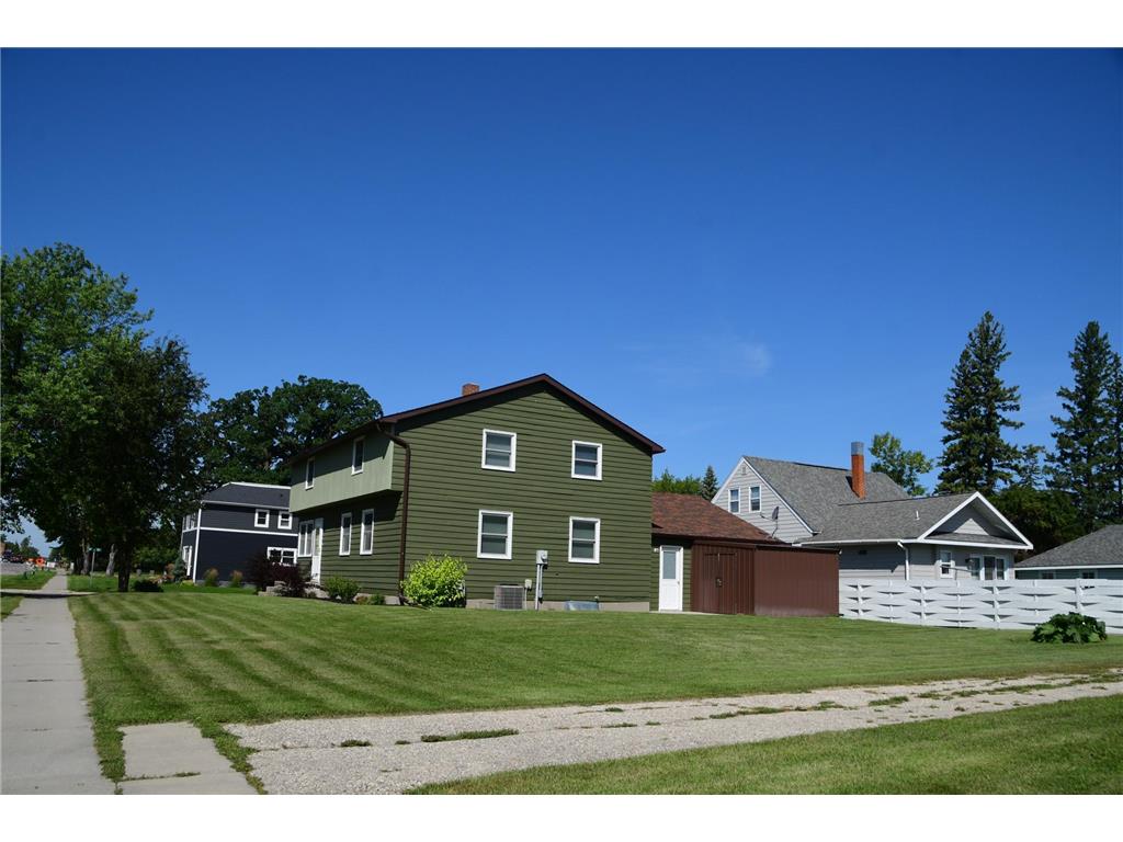 401 Center Street E Roseau MN 56751 7034447 image3