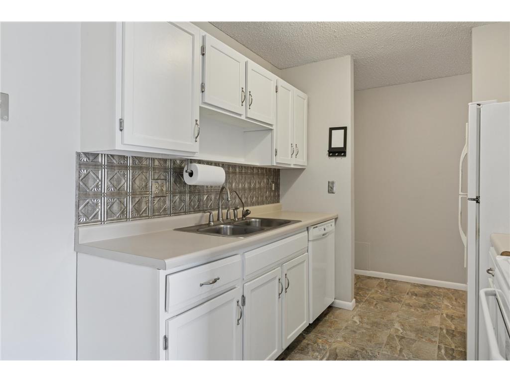 401 E Burnsville Parkway #106 Burnsville MN 55337 6786879 image6