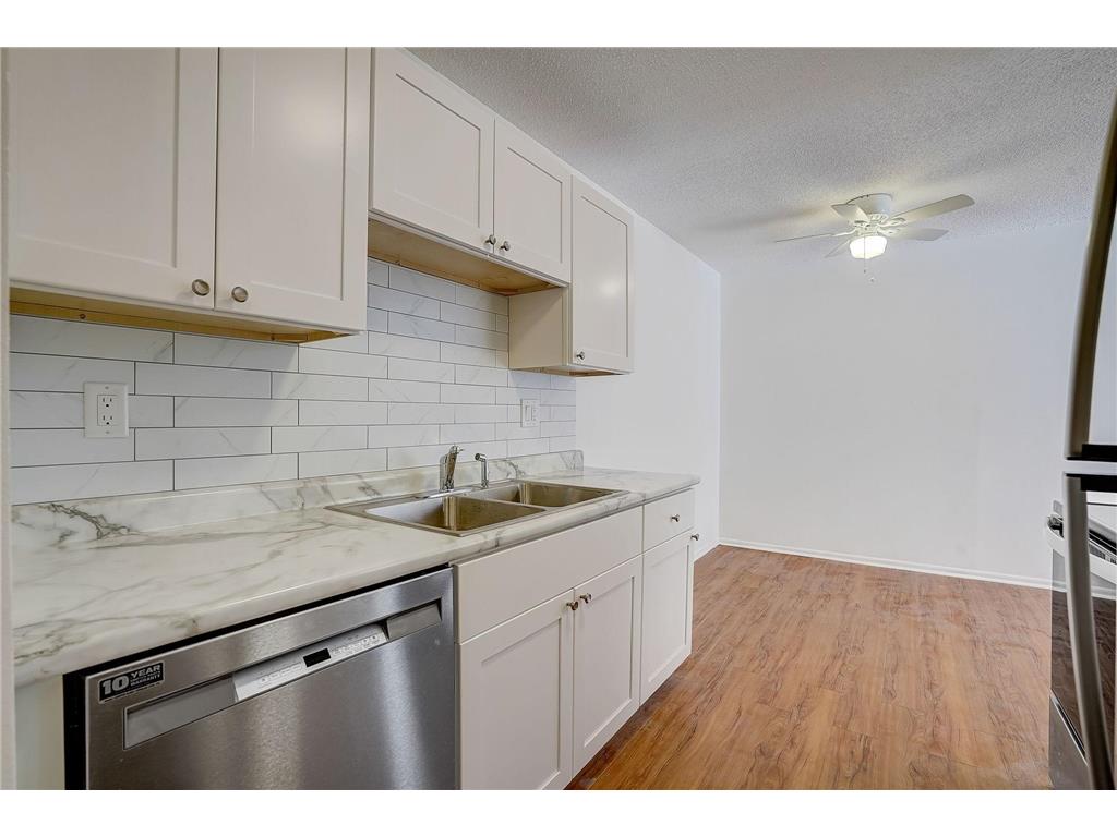 401 E Burnsville Parkway #305 Burnsville MN 55337 6490693 image1