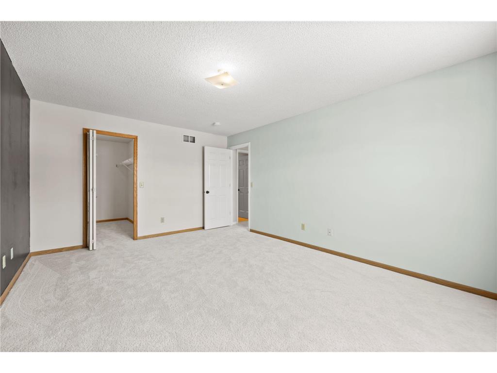 401 Hickory Lane N Oakdale MN 55128 7000327 image19