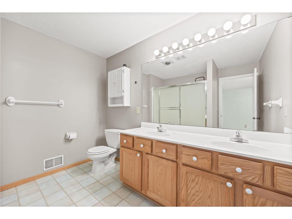 401 Hickory Lane N Oakdale MN 55128 7000327 image20