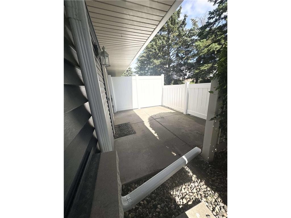 401 Hickory Lane N Oakdale MN 55128 7000327 image29