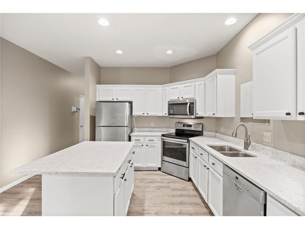 401 Hickory Lane N Oakdale MN 55128 7000327 image8