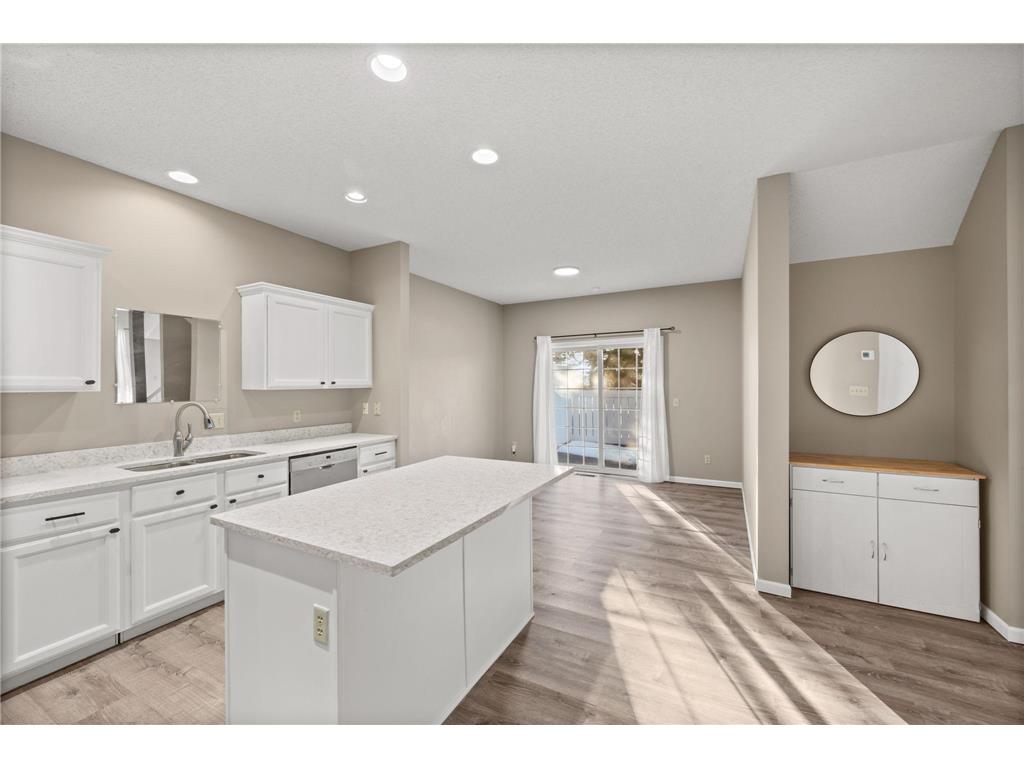 401 Hickory Lane N Oakdale MN 55128 7000327 image9