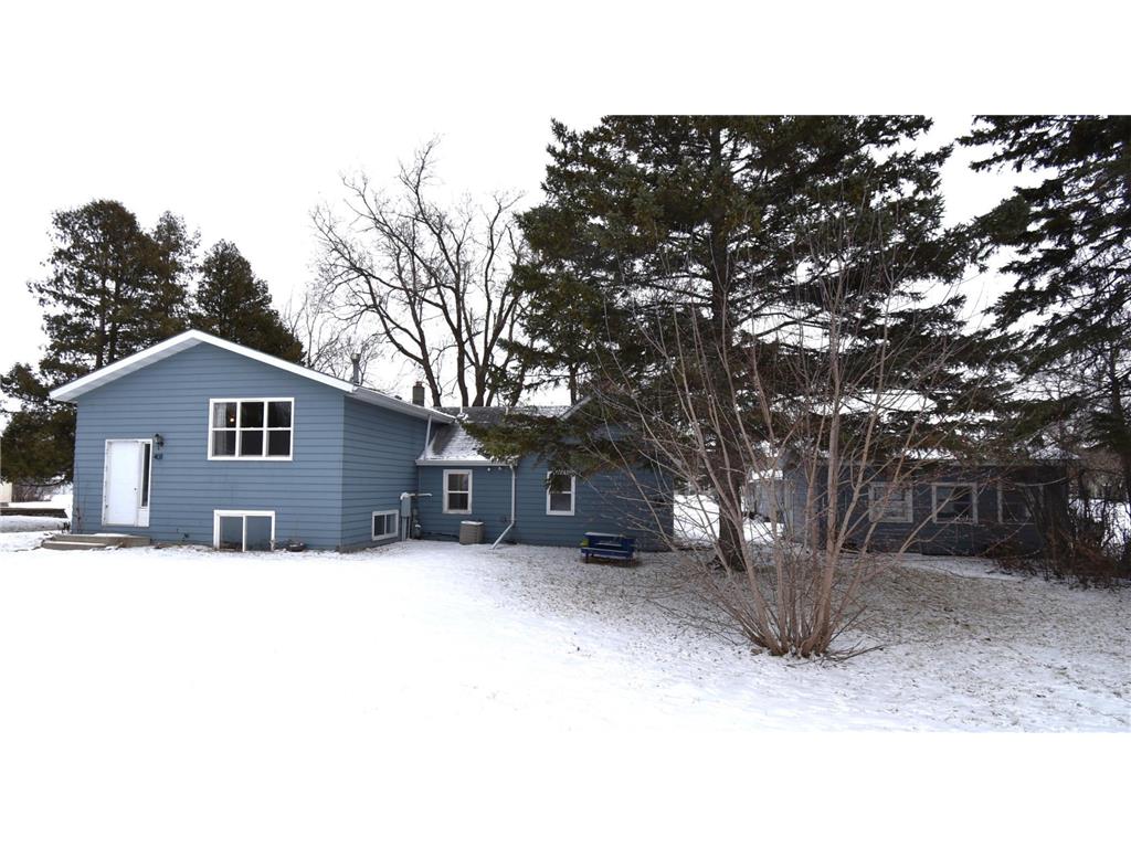 401 Moody Avenue NE Warroad MN 56763 6487469 image1
