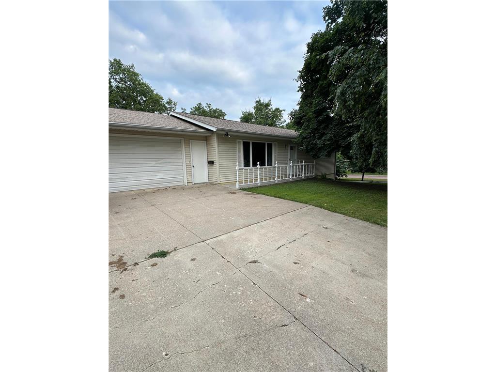 401 N Halvorson Street Redwood Falls MN 56283 6773598 image1