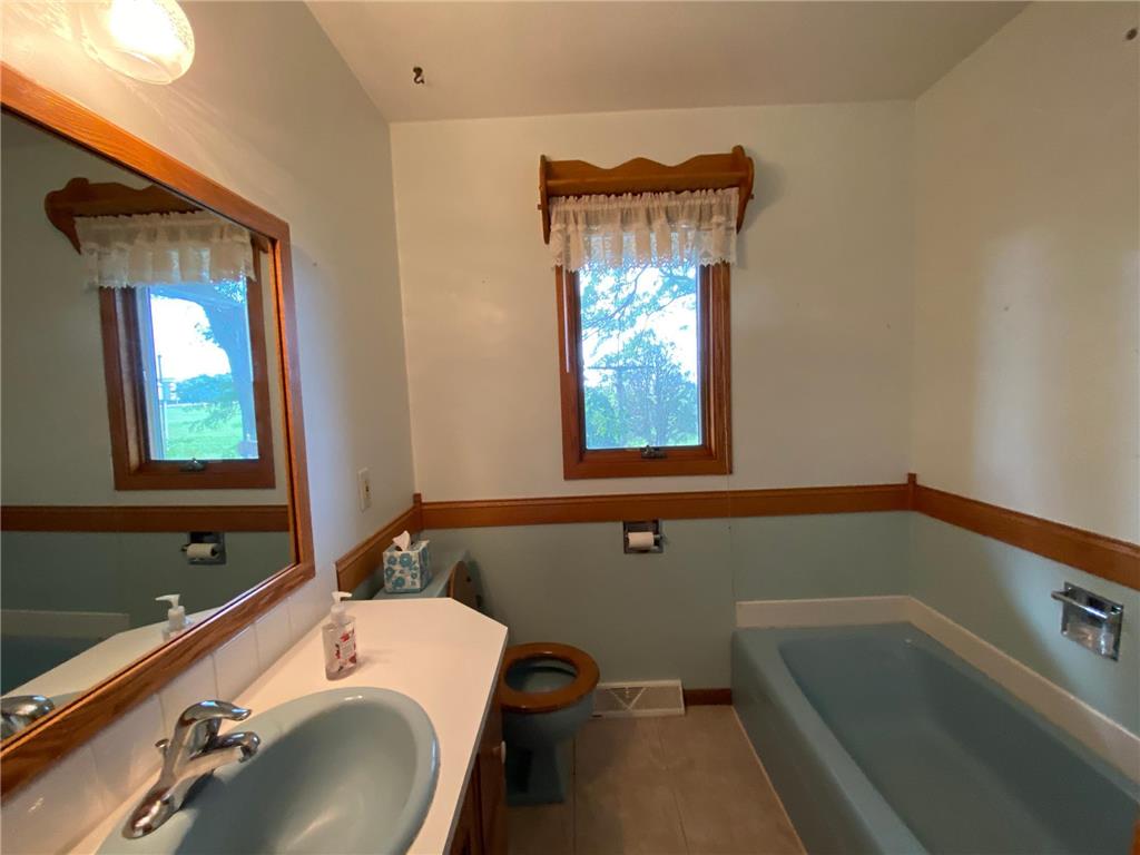 401 Noland Avenue Hayward MN 56043 6798070 image18