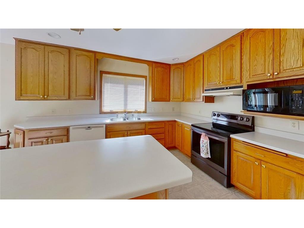 401 S Bruce Street S Marshall MN 56258 7098574 image13