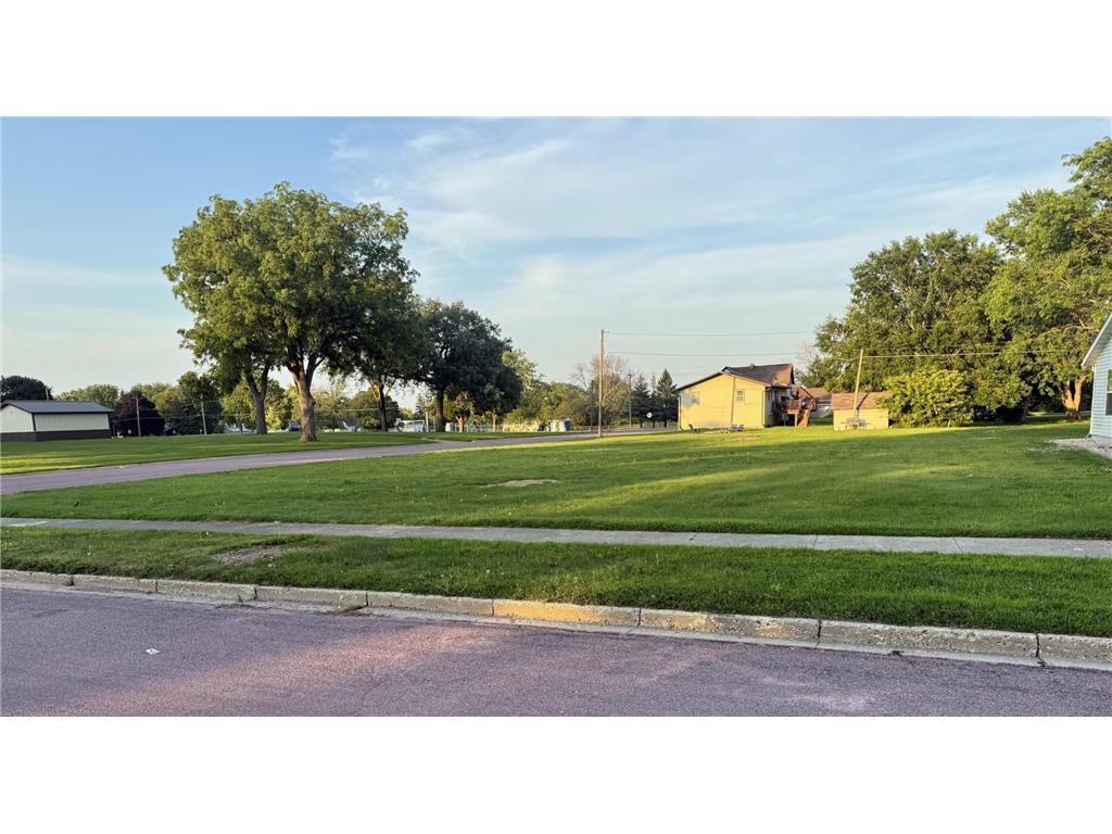 401 S Lake Street Sherburn MN 56171 7107063 image1