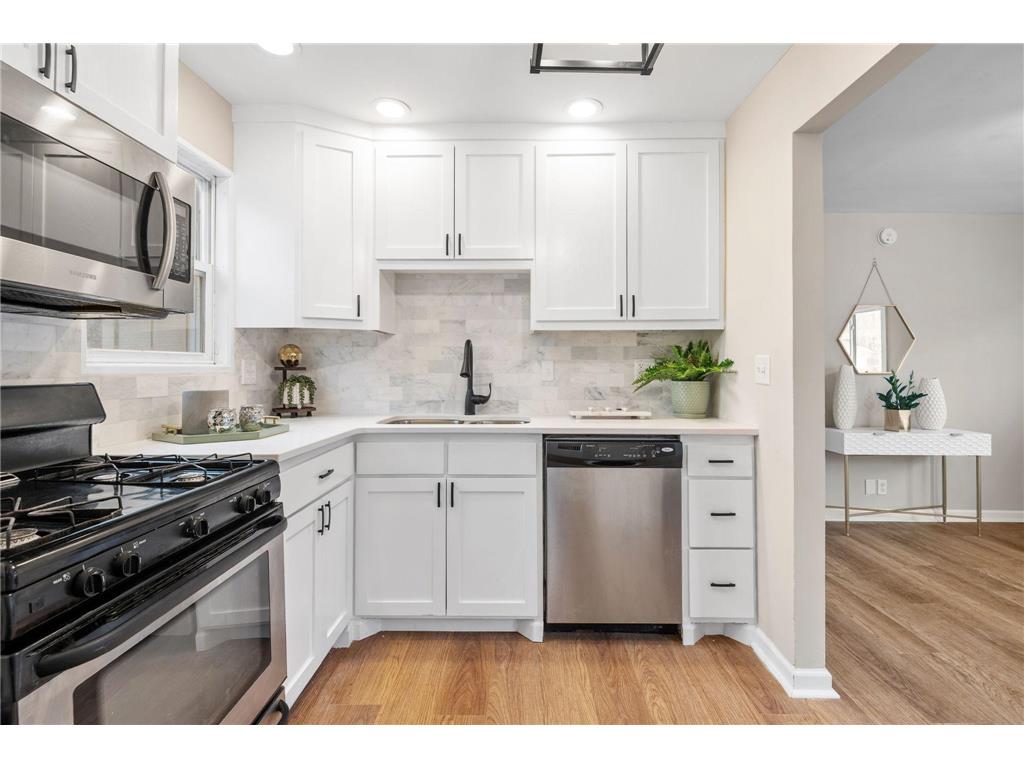 401 W 102nd Street Bloomington MN 55420 6696182 image1