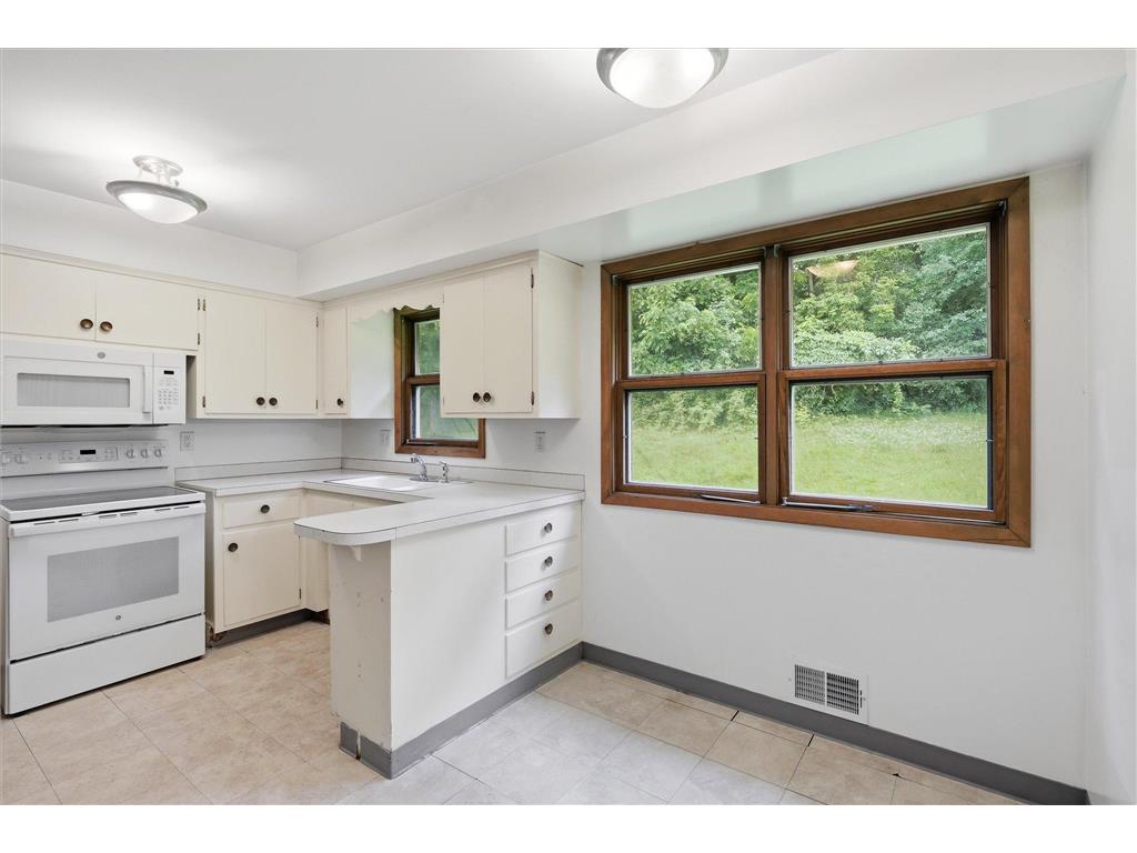 4015 Fairview Avenue N Arden Hills MN 55112 7096188 image14