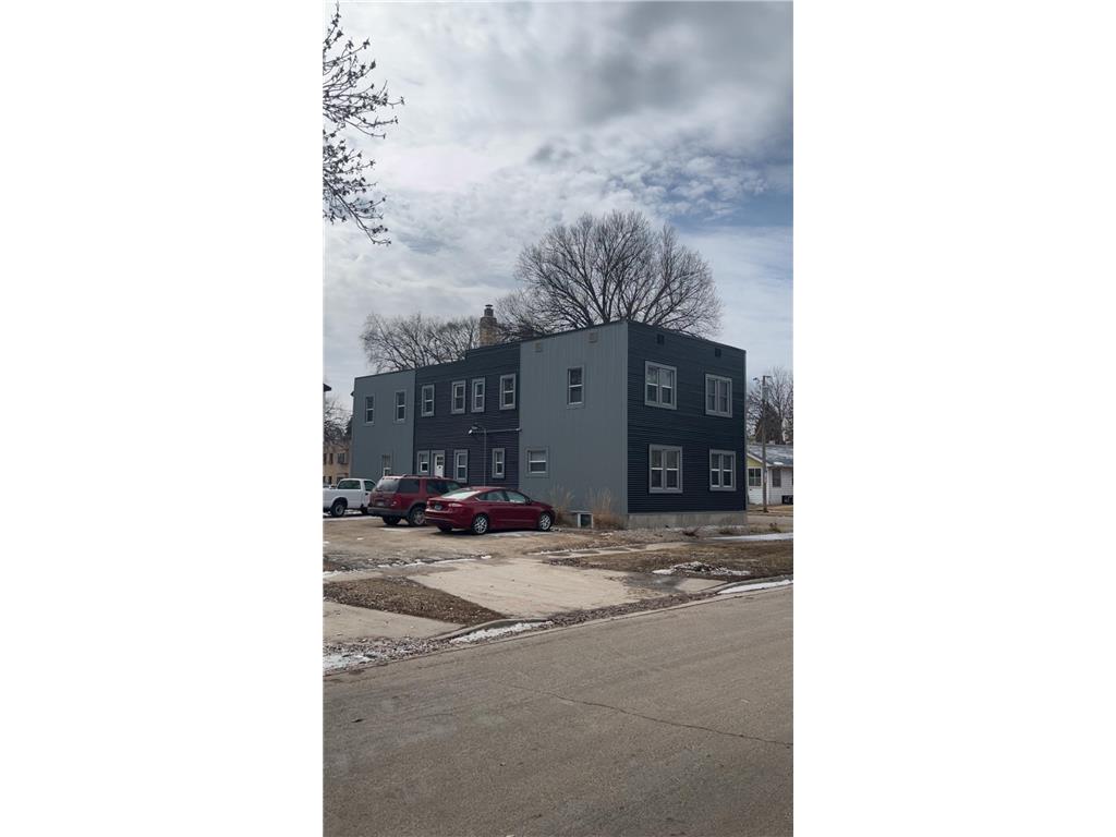 402 10th Street S Moorhead MN 56560 6693313 image1
