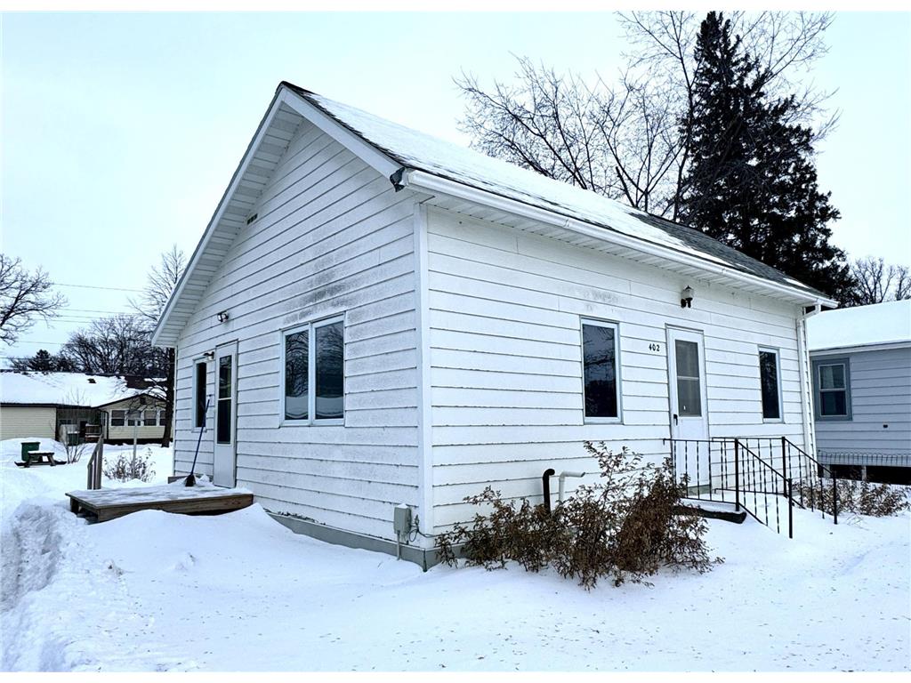 402 2nd Avenue SE Roseau MN 56751 7017205 image1