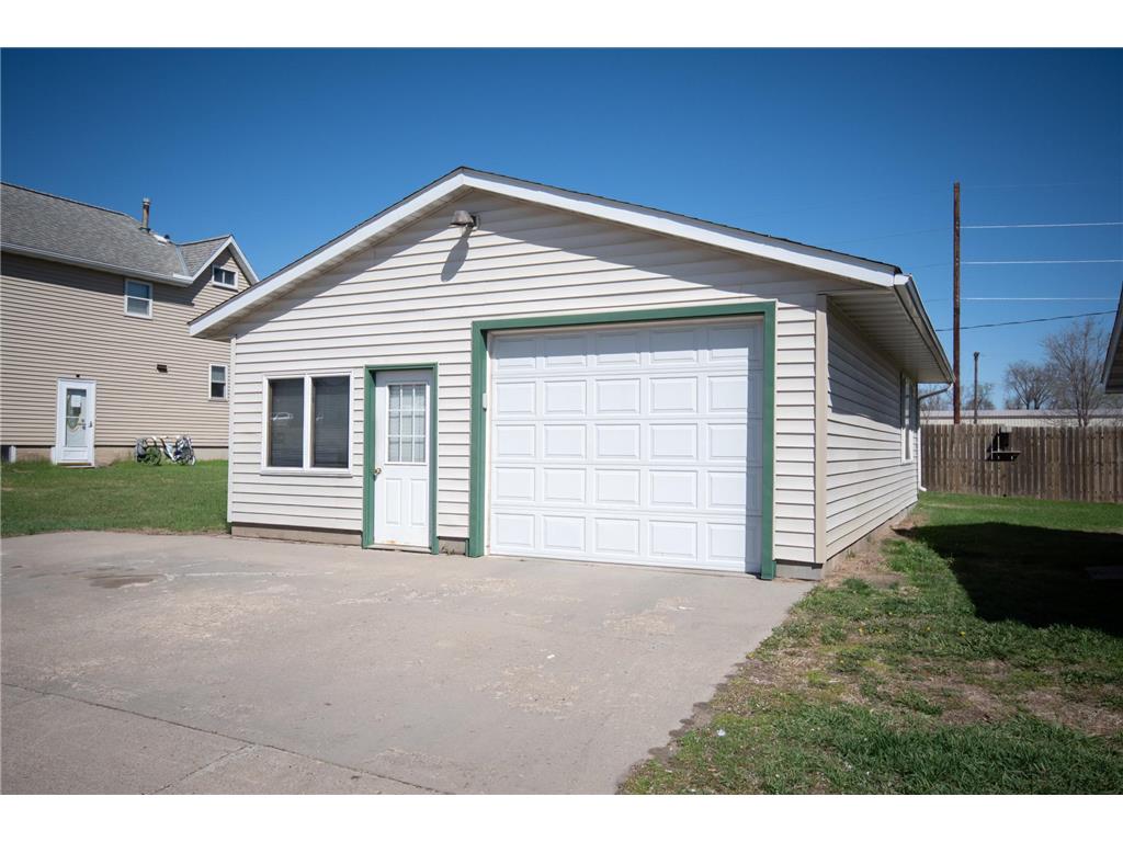 402 2nd Street S Sauk Centre MN 56378 7061668 image2