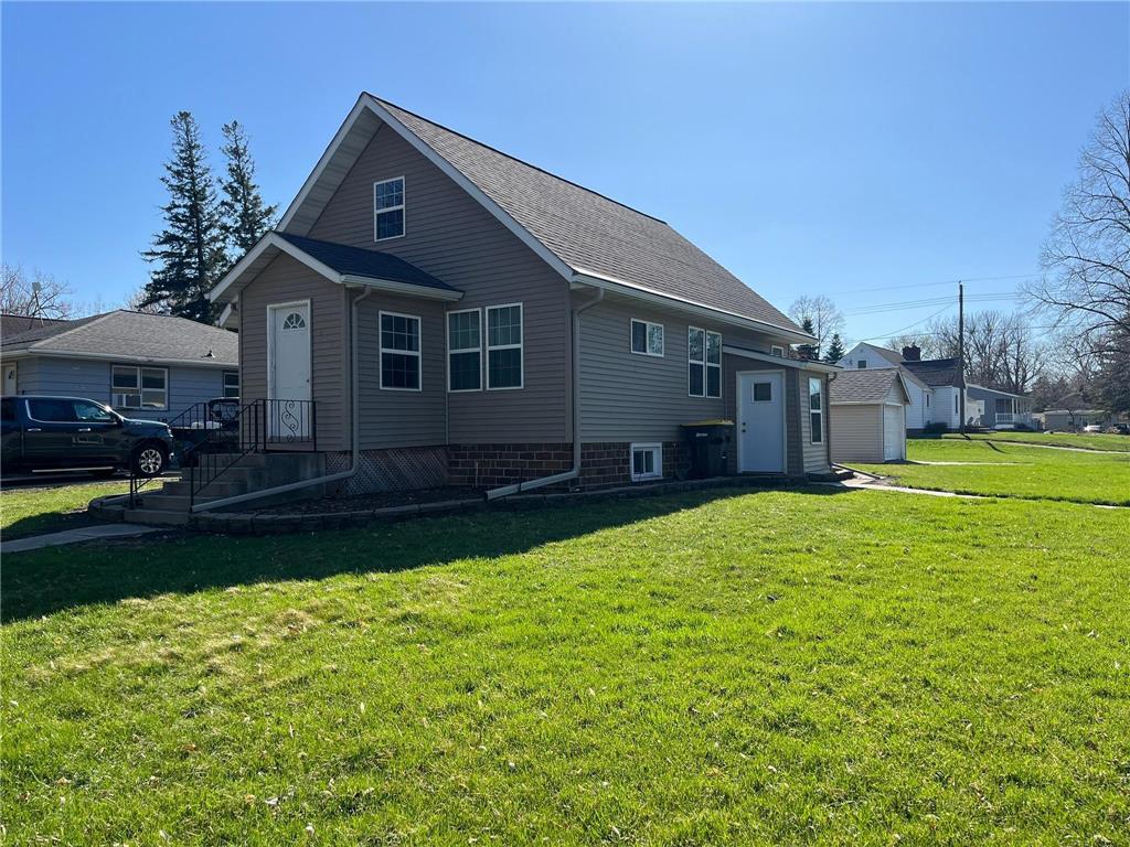 402 2nd Street SW Renville MN 56284 7058143 image1