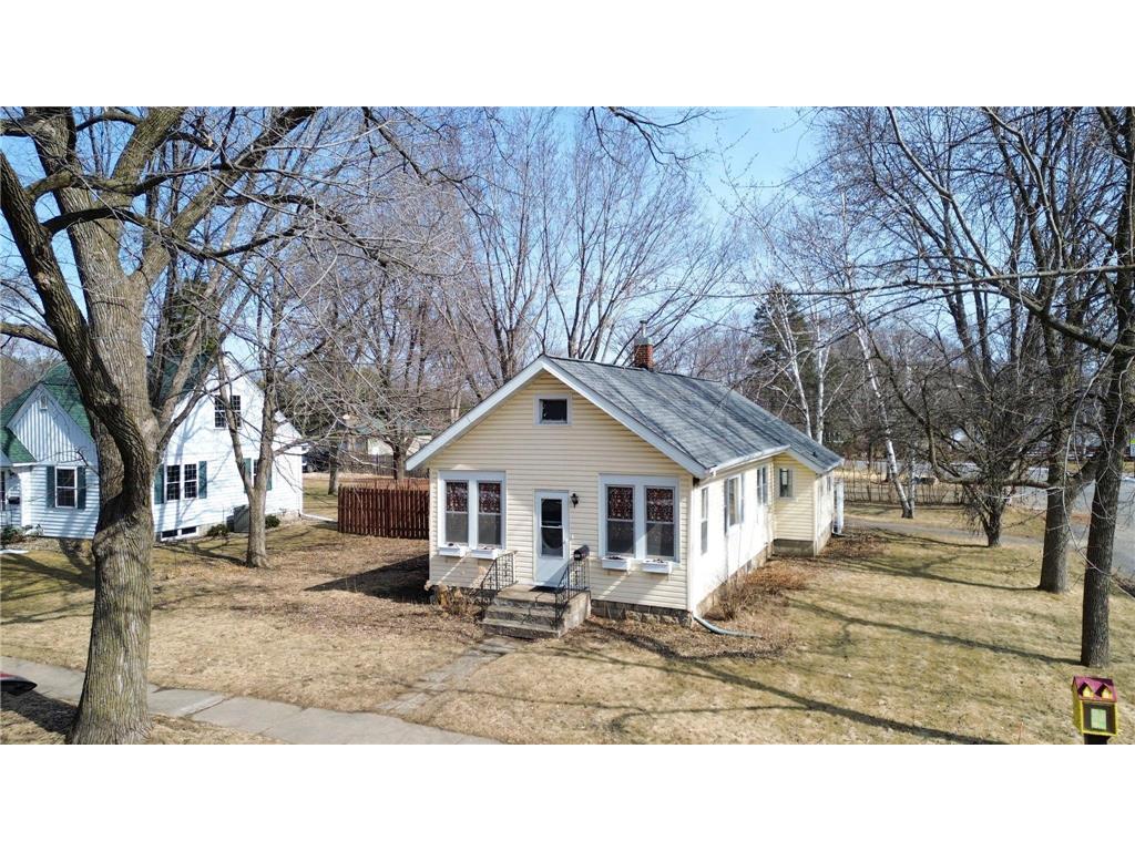 402 7th Street River Falls WI 54022 6686039 image1