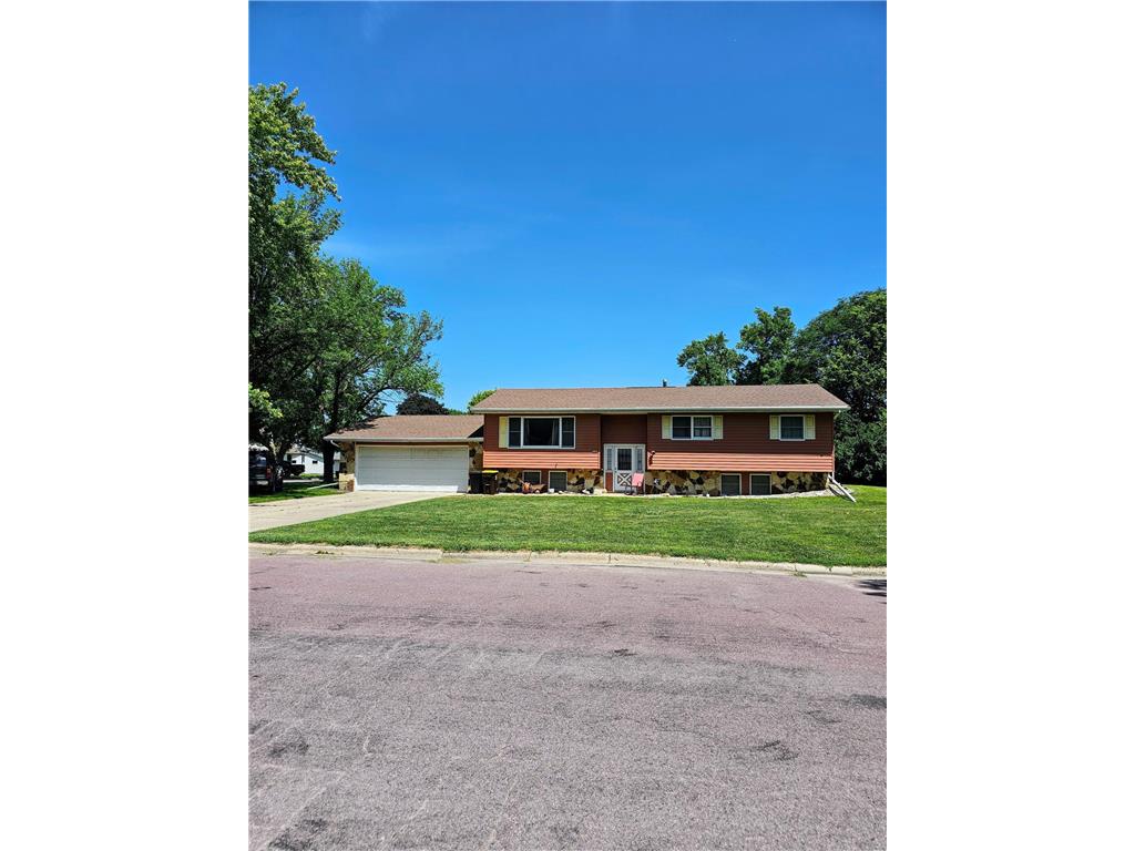 402 E 2nd Street N Truman MN 56088 6790179 image1