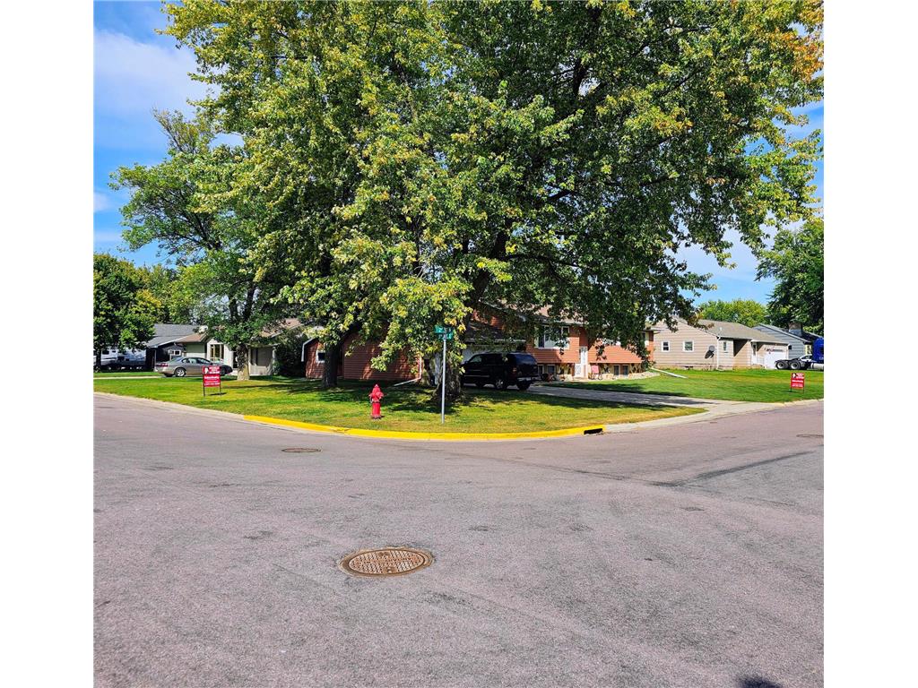 402 E 2nd Street N Truman MN 56088 6790179 image3