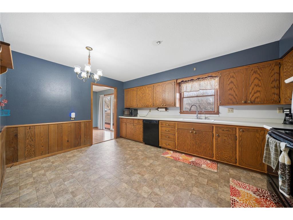 402 E 2nd Street N Truman MN 56088 7052006 image11