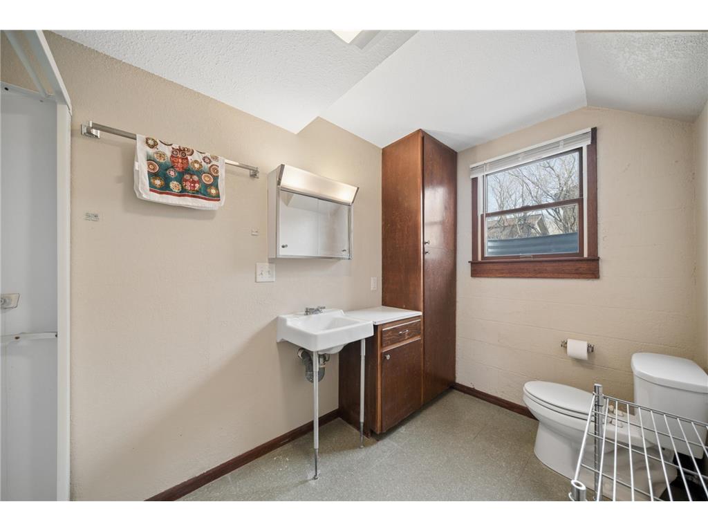 402 E 2nd Street N Truman MN 56088 7052006 image18