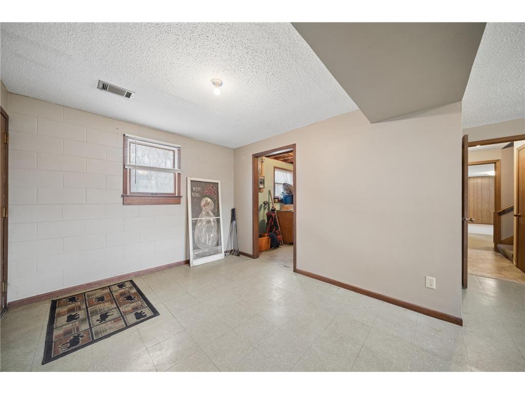 402 E 2nd Street N Truman MN 56088 7052006 image20